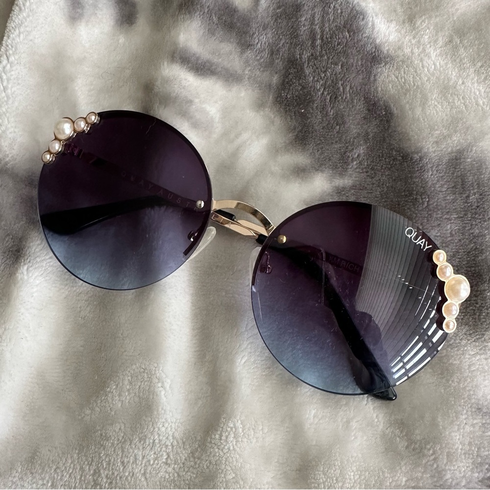 QUAY Round Pearl Oversized Sunglasses